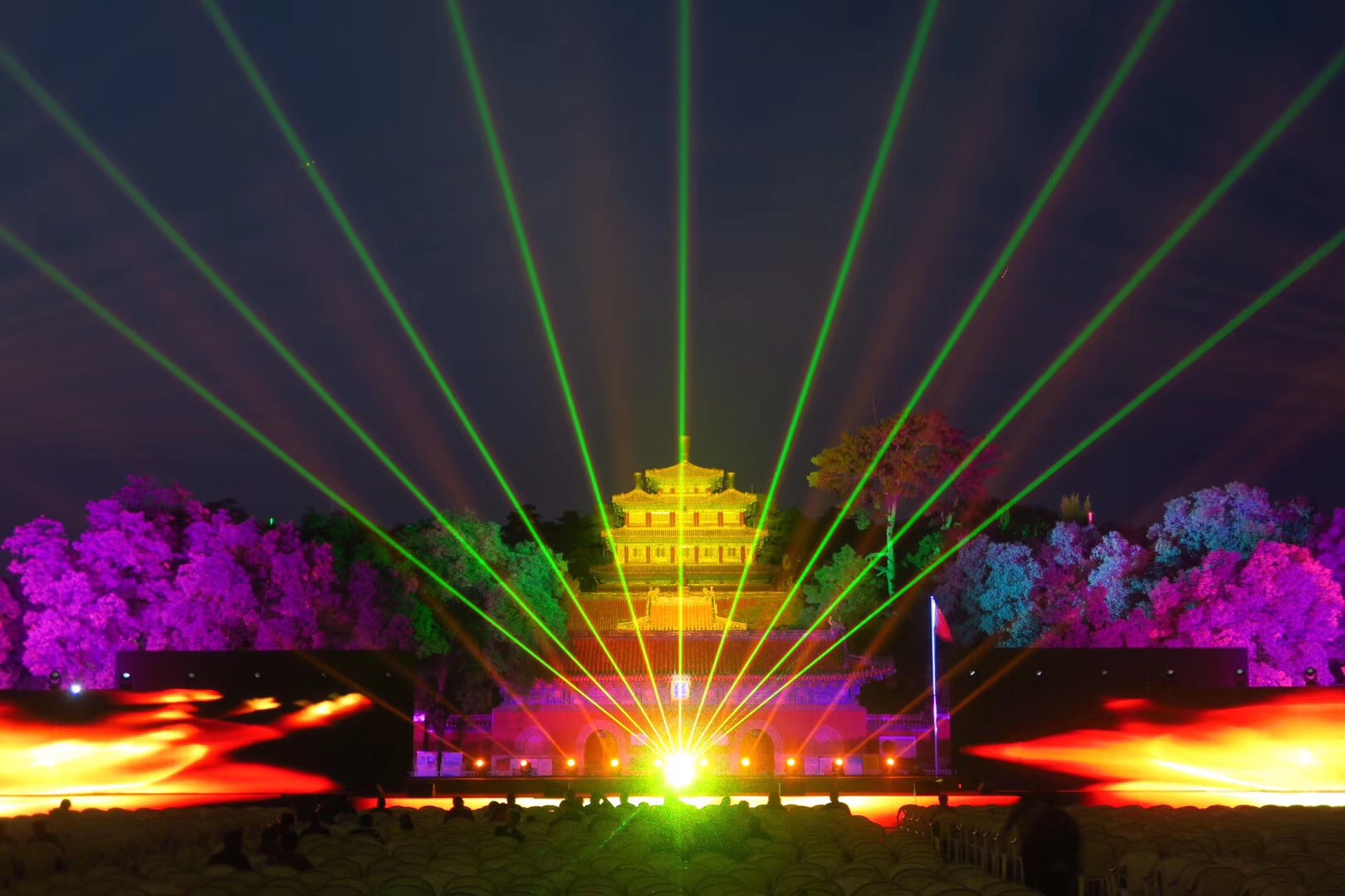 激光彩燈IEC60825-1檢測：保障安全與合規(guī)性(圖1)